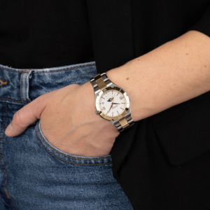 Balmain horloge B45923922 bezet met 0.04ct diamant